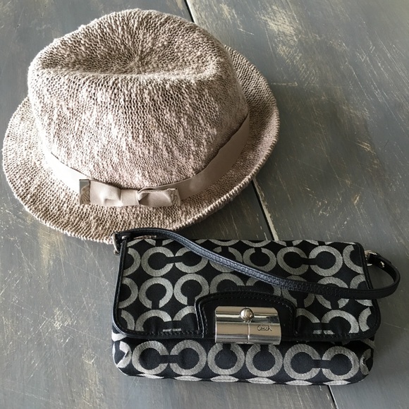 Coach Handbags - COACH wristlet